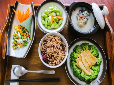 【產(chǎn)后】寶媽產(chǎn)后月子餐如何做到飲食營(yíng)養(yǎng)均衡呢？